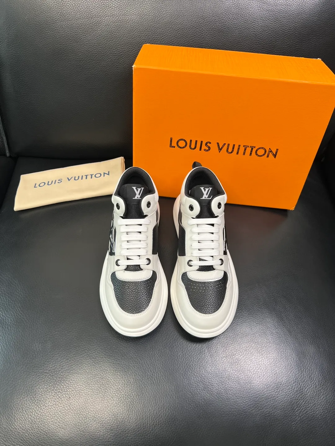 Men's shoes 💰820 Lv high quality top crafts Louis Vuitton, sports sneakers counter synchronization, uppers imported from Italy, high quality splicing colorful complex crafts, imported mesh pads soft and comfortable, soles: original soles specially provided by the original factory, T men's shoes 💰U exclusive movable molded soles super comfortable, original factory single goods, code number 39-44 (customized 38 45)